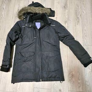 Kamik woman’s Black Parka with Faux Fur Trim